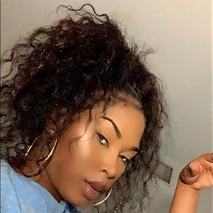 Meet your Posher, Briana